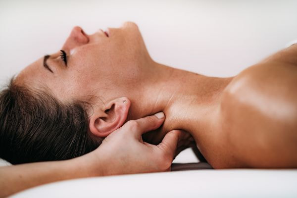 massage trị liệu cổ vai gáy Hải Phòng 